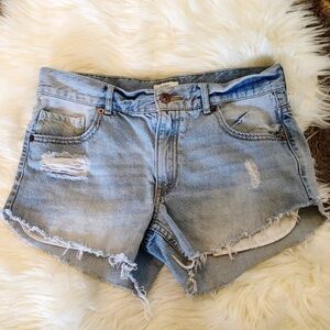 Forever 21 Coastal Cowgirl Distressed Light Wash Mid Rise Jean Shorts 27